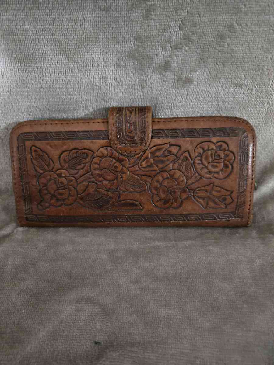 VINTAGE BROWN LEATHER GUADALAJARA WALLET USED USED - Hialeah, Florida - FleaMarketBay