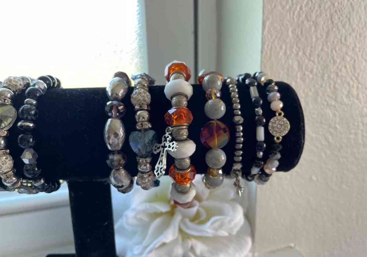bracelet lot - Pensacola, Florida - FleaMarketBay
