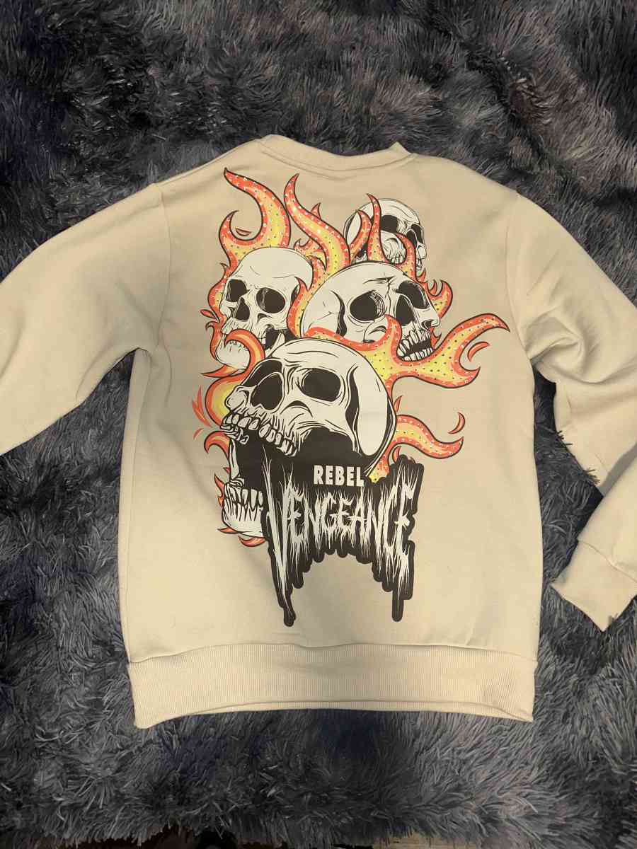 sweatshirt with skulls - Fall River, Massachusetts - FleaMarketBay