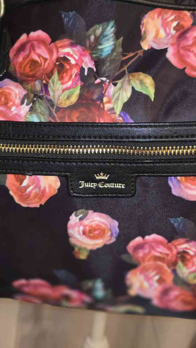 Juicy Couture Oversized Crossbody Purse - Defuniak Springs, Florida - FleaMarketBay