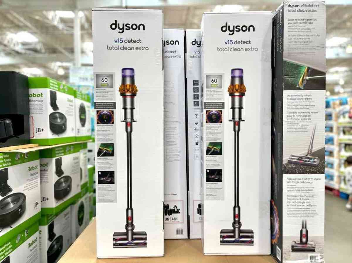 Brand New Vacuum Dyson v15 sealed the factory box - Adelanto, California