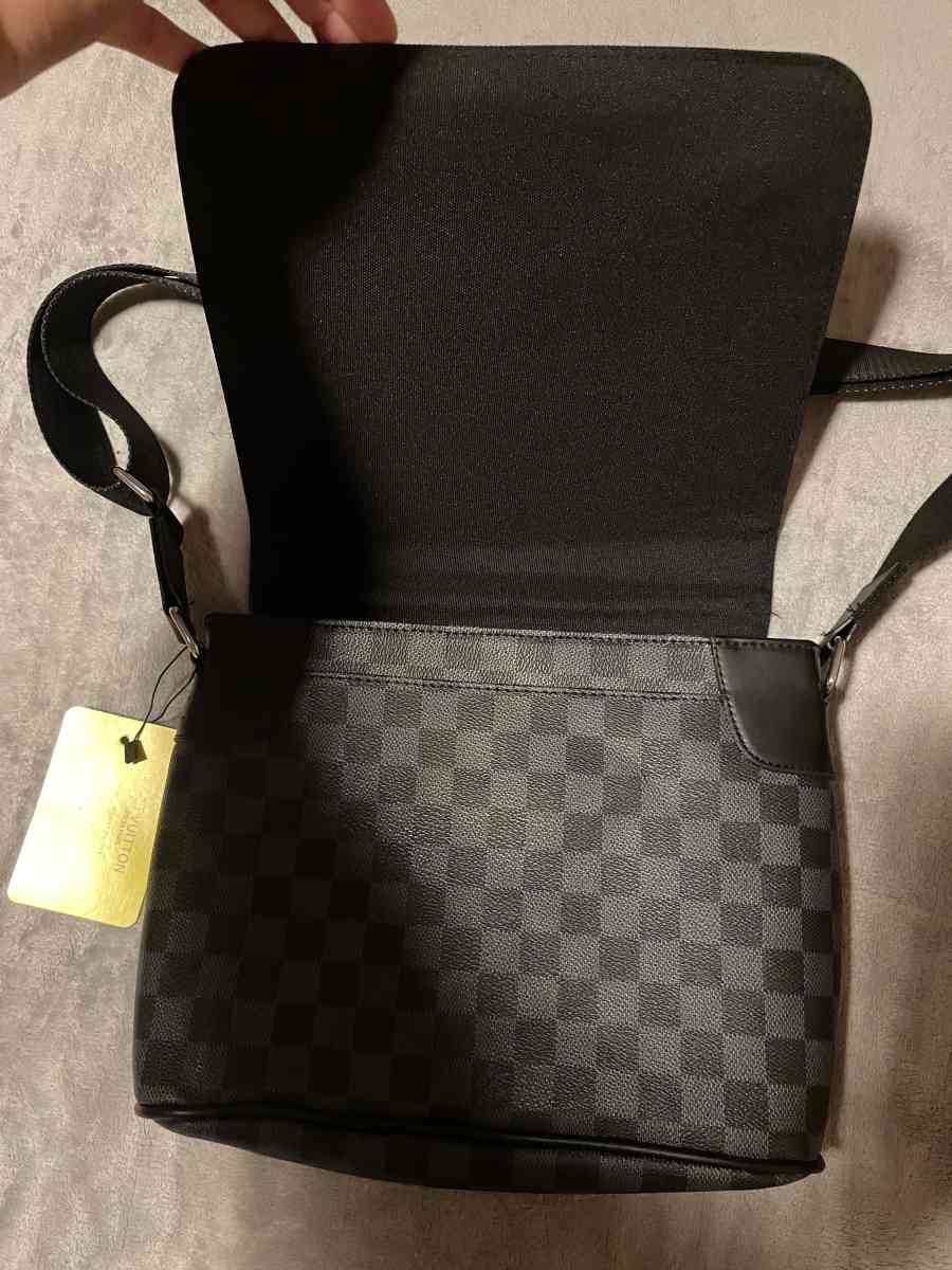 Louis Vuitton bag - Saint Cloud, Florida - FleaMarketBay