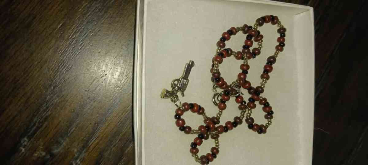 all handmade these necklaces - Detroit, Maine - FleaMarketBay