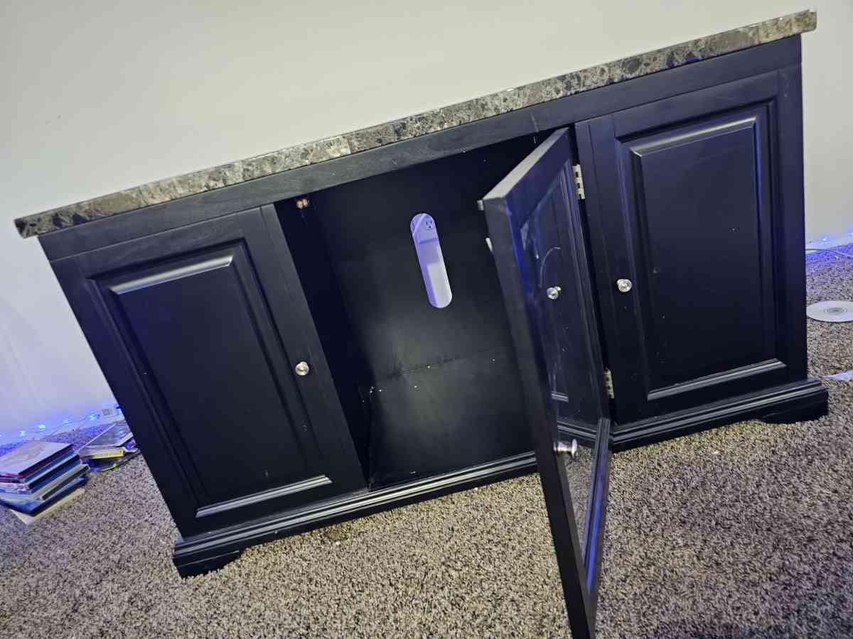 tv with stand and coffe table bundle - Suitland, Maryland