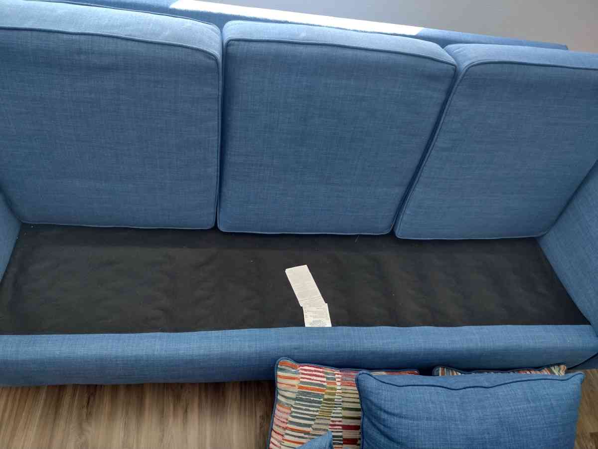 sofa and rug - Altamonte Springs, Florida - FleaMarketBay