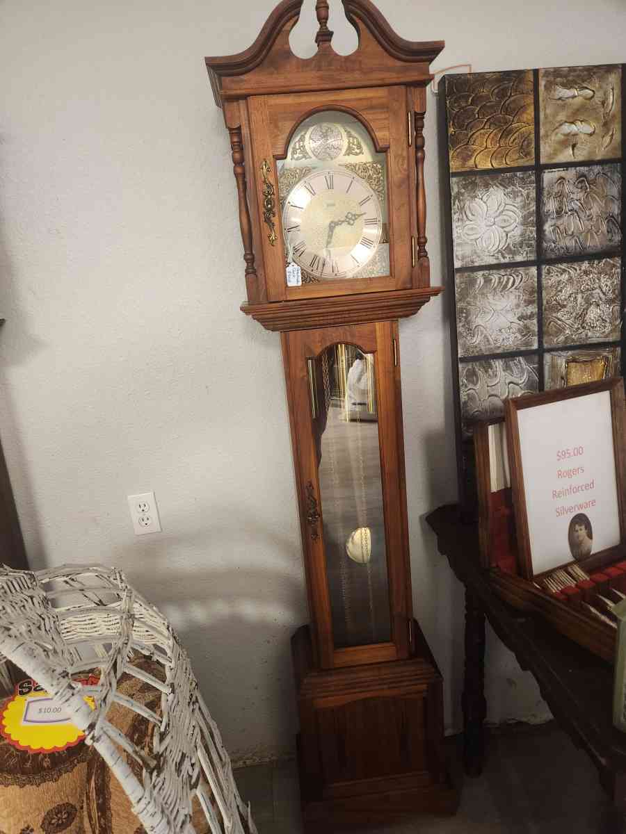 Grandfather and Grandmother clocks - Seminole, Texas - FleaMarketBay