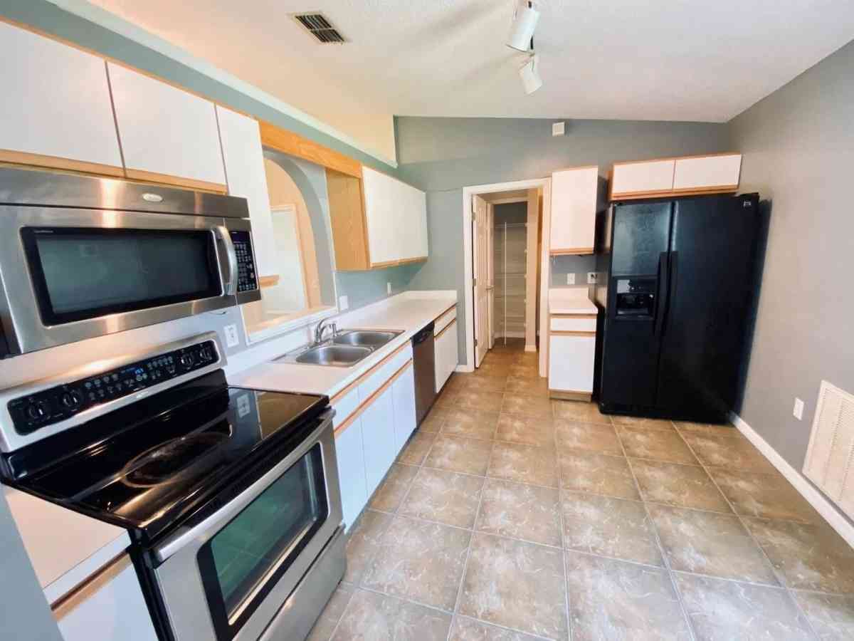Home For Rent 3 Bedroom 2 Bathroom - Orlando, Florida - FleaMarketBay