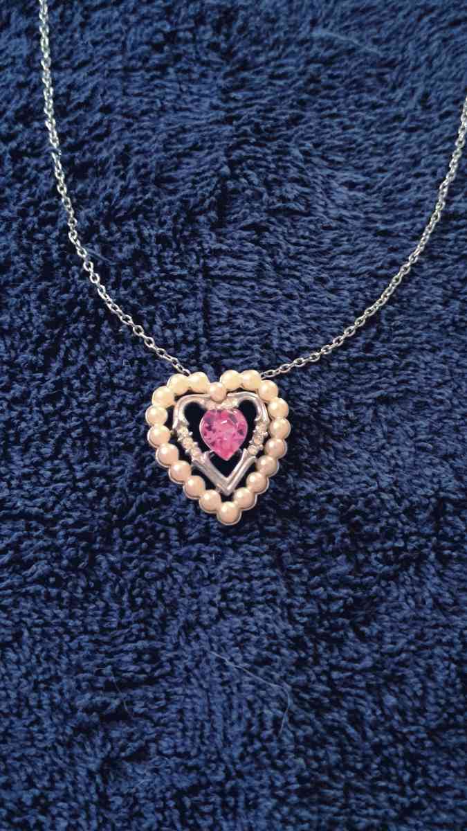 Vintage Avon Pink Heart Necklace - Greenville, Illinois - FleaMarketBay