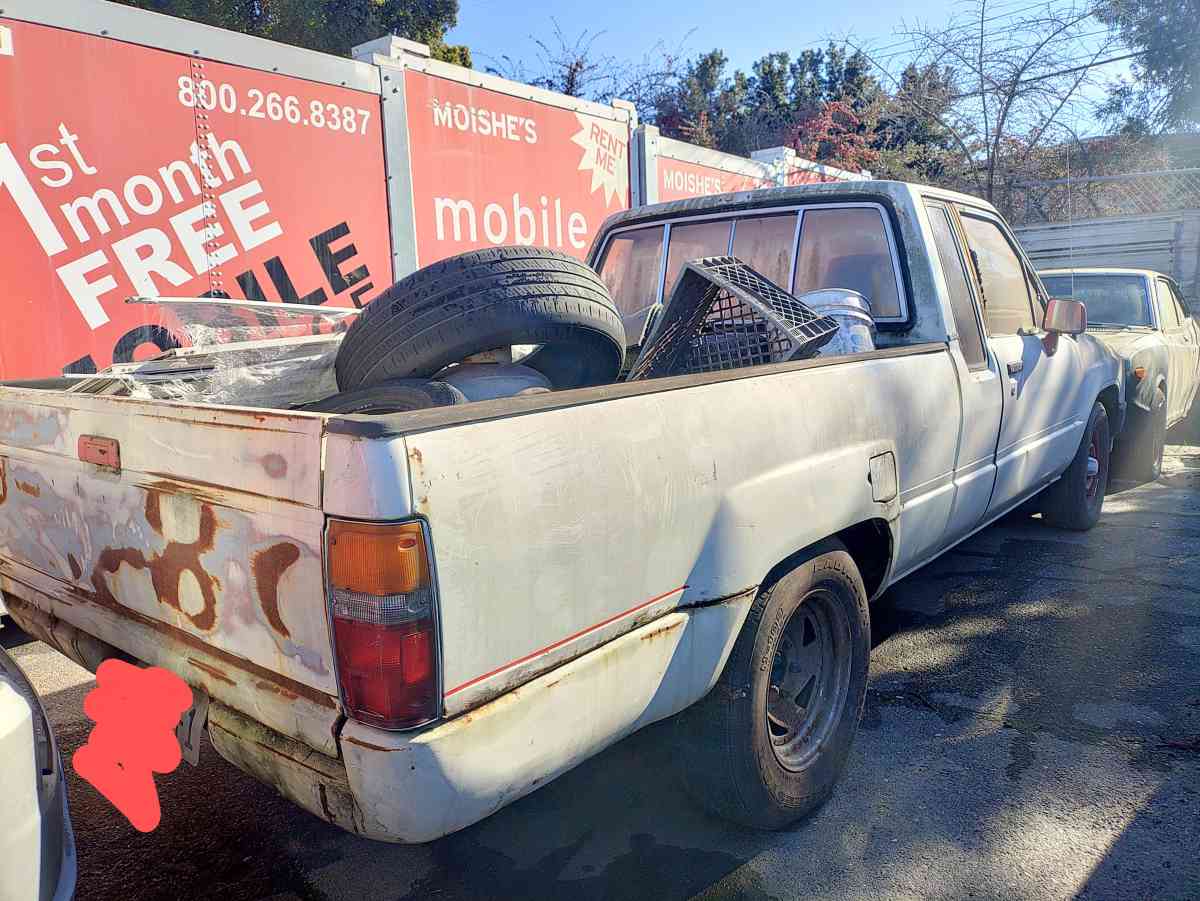 84 Toyota pick up - Oakland, California - FleaMarketBay