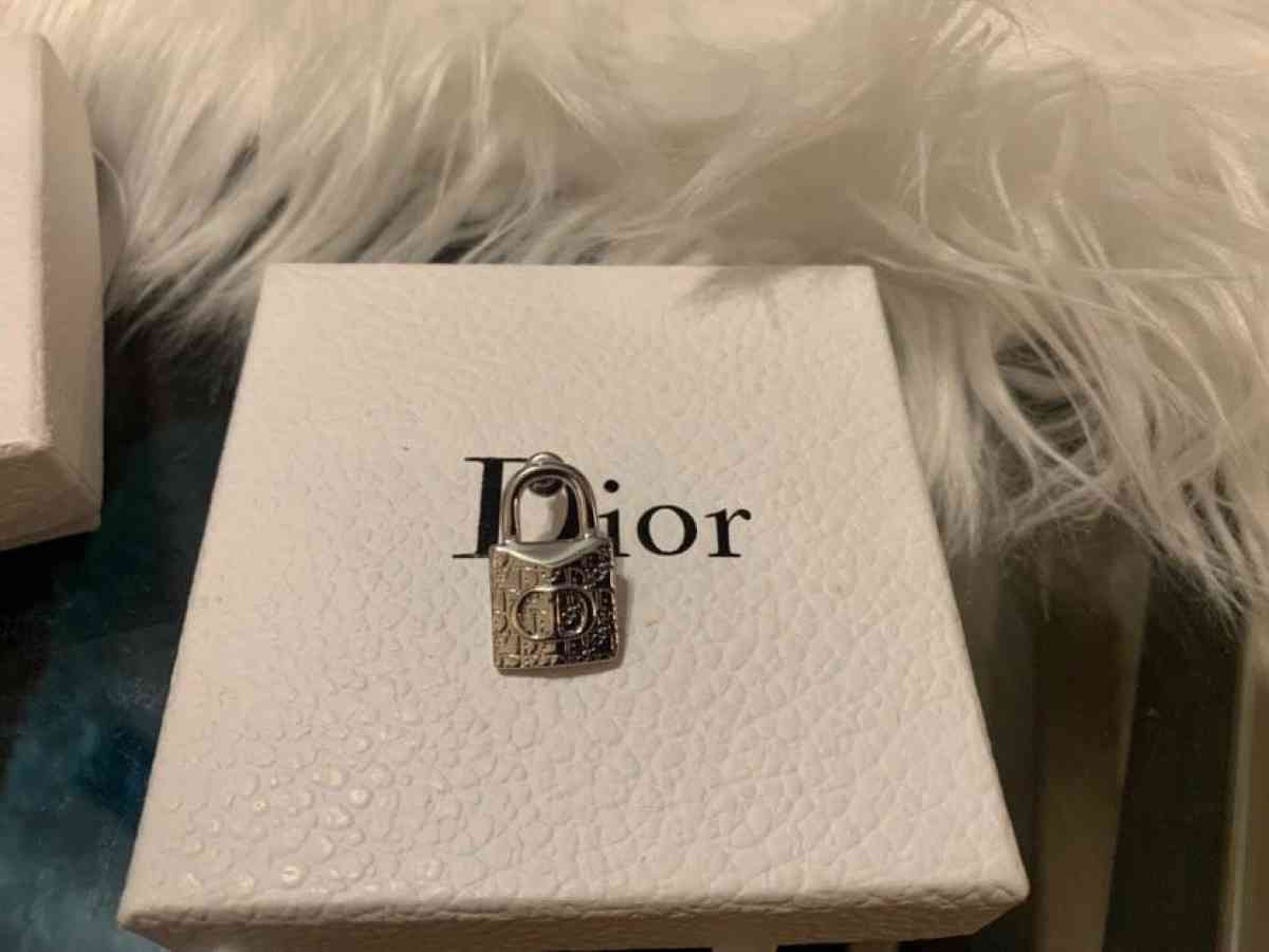 Dior earrings - Clayton, Georgia