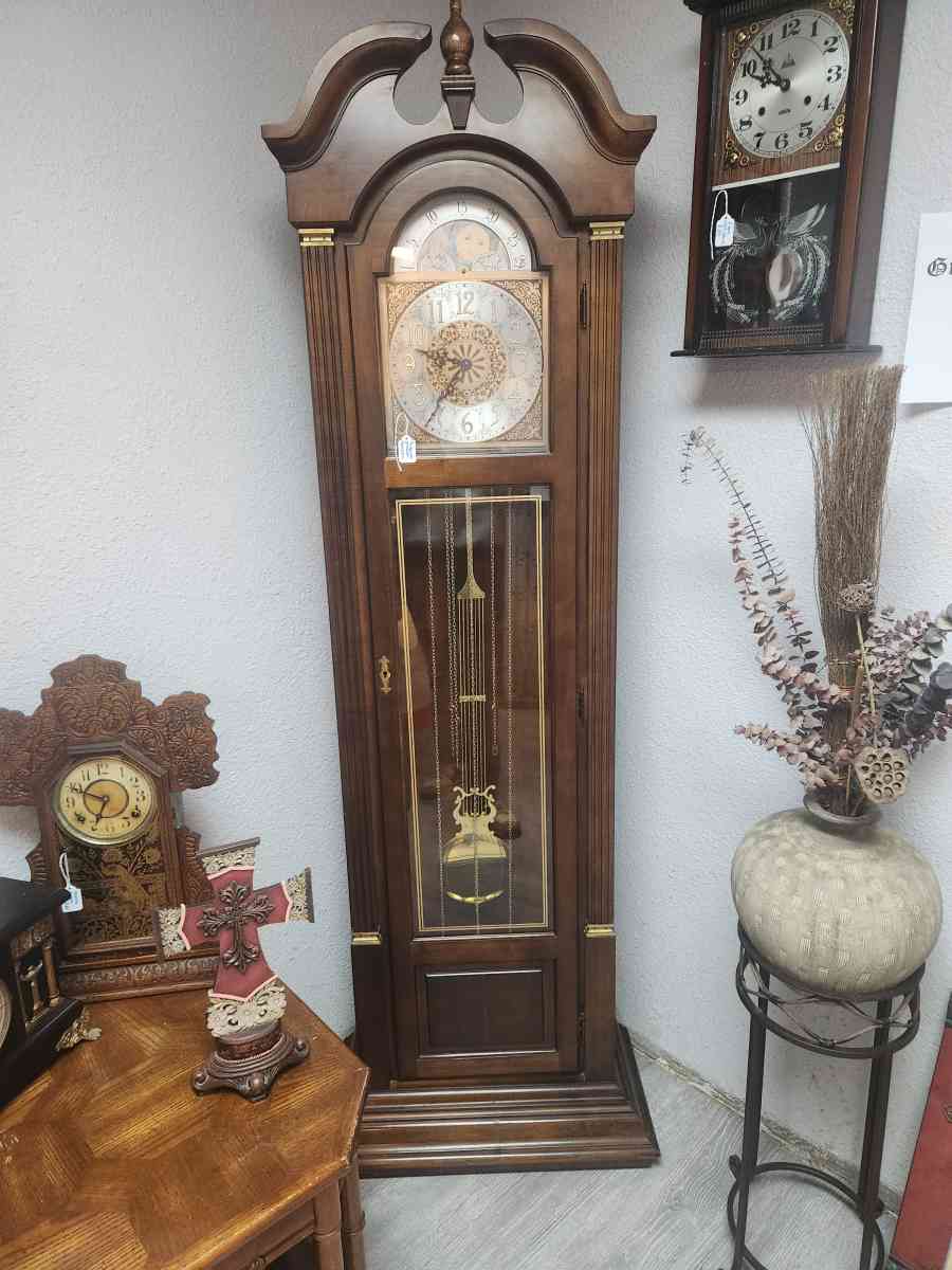 Grandfather and Grandmother clocks - Seminole, Texas - FleaMarketBay