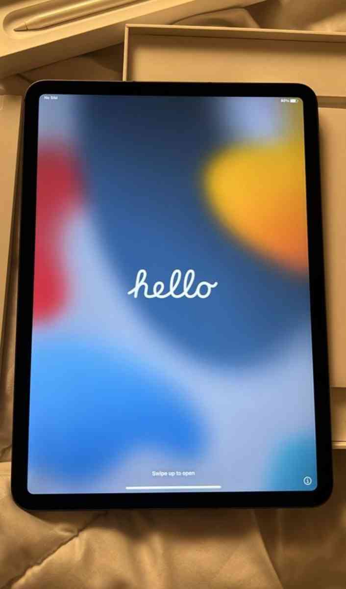 ipad 10 gen  sliver - Camp H M Smith, Hawaii