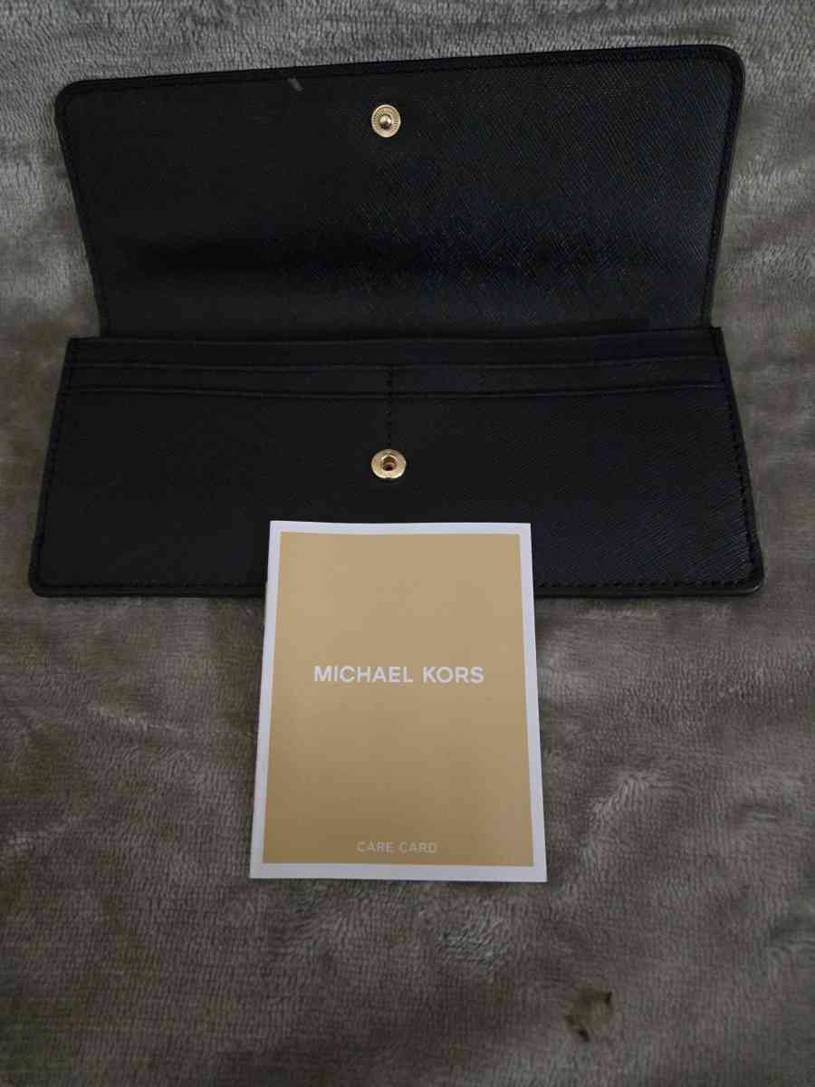 MICHAEL KORS BLACK SAFFIANO LEATHER SNAP WALLET - Hialeah, Florida - FleaMarketBay