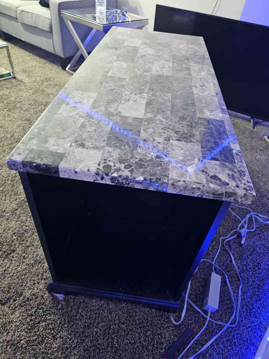 tv with stand and coffe table bundle - Suitland, Maryland - FleaMarketBay