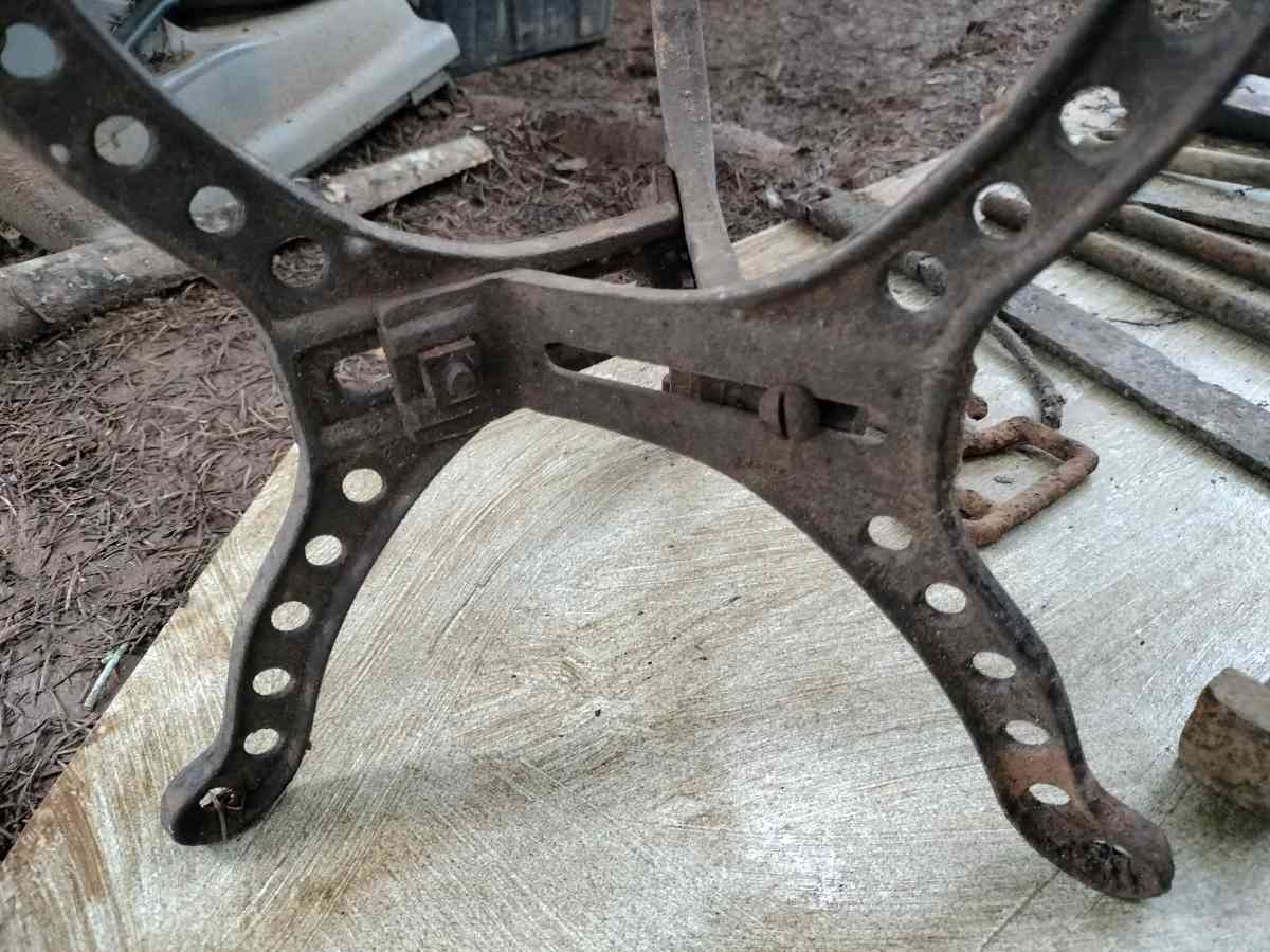 old hot water heater stand - Winlock, Washington - FleaMarketBay