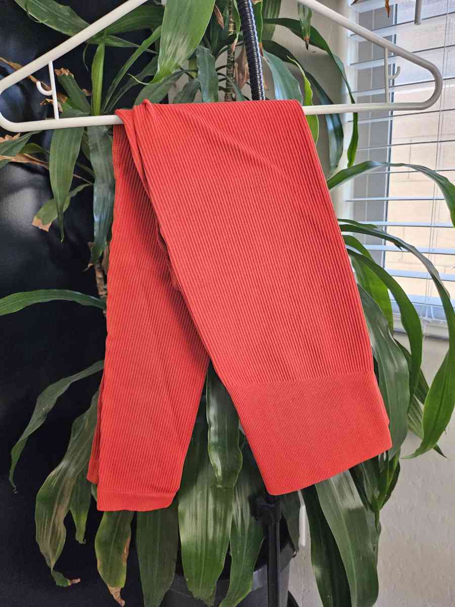 yoga outfit SMALL preloved - Las Vegas, Nevada - FleaMarketBay