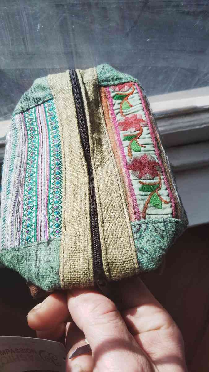 Womens medium size NWT Fashion Compassion Handcrafted Ethnic - Philadelphia, Pennsylvania - FleaMarketBay