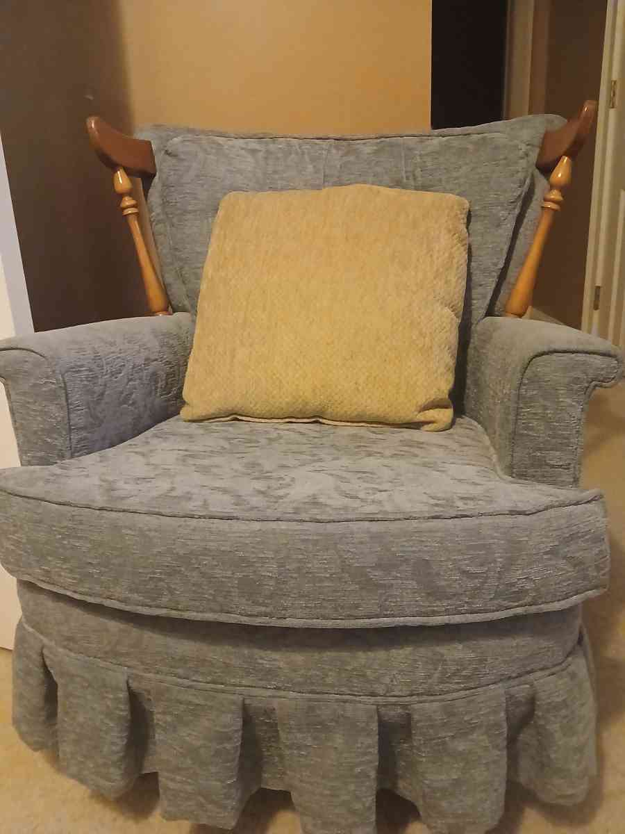 chairs - Huntsville, Alabama - FleaMarketBay