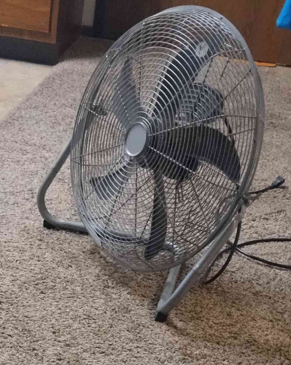 Large Gray  Fan - Valley City, North Dakota - FleaMarketBay