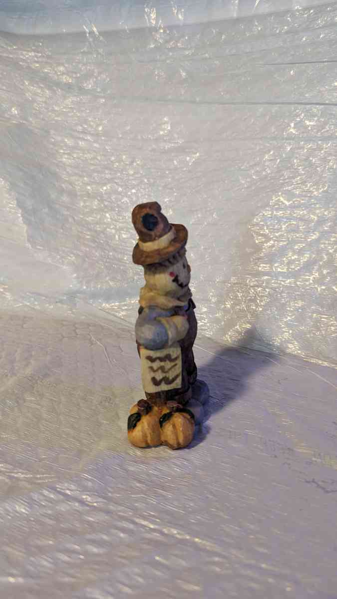 Happy Wood Scarecrow has a couple of Pumpkins and a little S - Phoenix, Arizona - FleaMarketBay