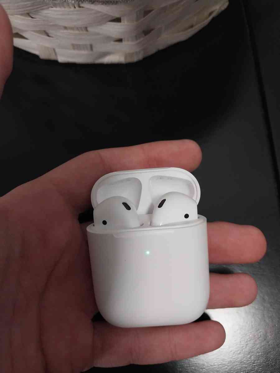 Apple airpods - Addison, Illinois - FleaMarketBay