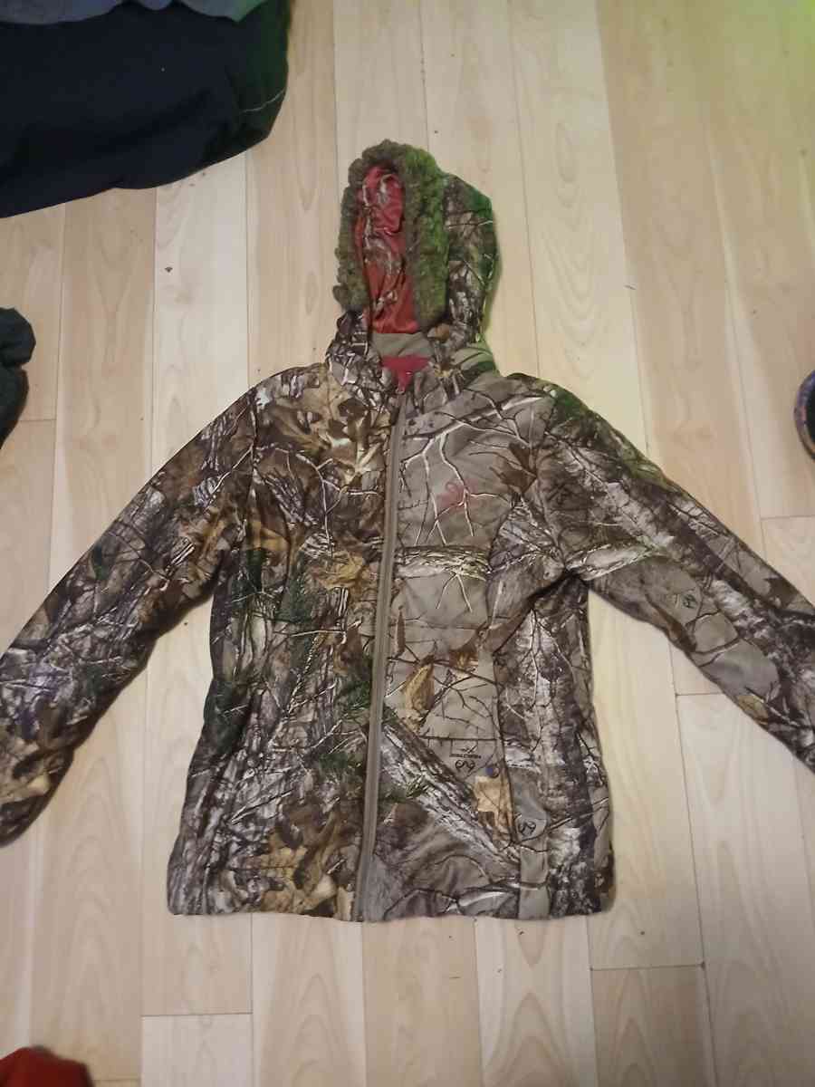 a pair of women boots size 6 and a womens medium jacket tree - Jasper, Alabama - FleaMarketBay