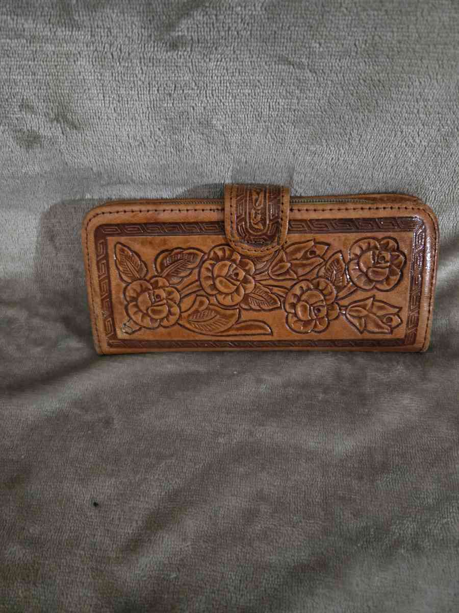 VINTAGE LIGHT BROWN LEATHER GUDALAJARA WALLET USED - Hialeah, Florida - FleaMarketBay