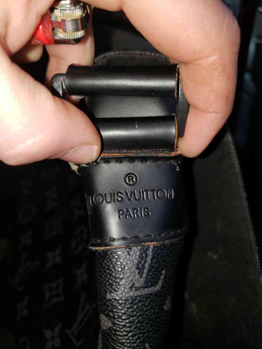 Louis Vuitton crossbody - Virginia Beach, Virginia - FleaMarketBay