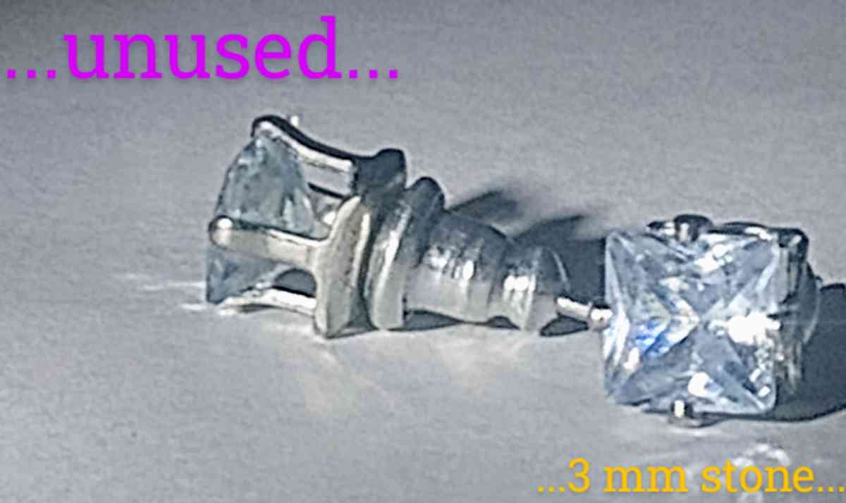 925 3mm square lab grown diamond earrings - Watauga, Tennessee - FleaMarketBay