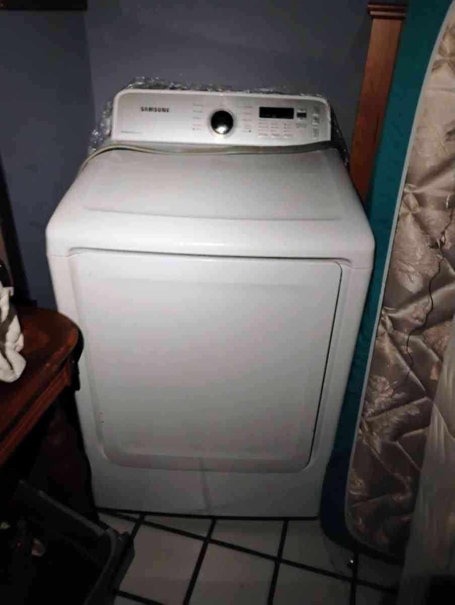 Samsung laundry dryer hardly used no issues works great - San Antonio, Texas