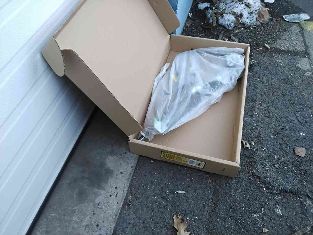 2001 To 2003 Dodge or Chrysler Caravan Window Regulator - Williamstown, New Jersey - FleaMarketBay