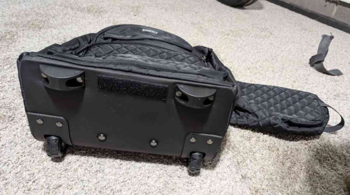 Zomfelt Rolling Travel backpack w toiletry bag - Richfield, Ohio - FleaMarketBay