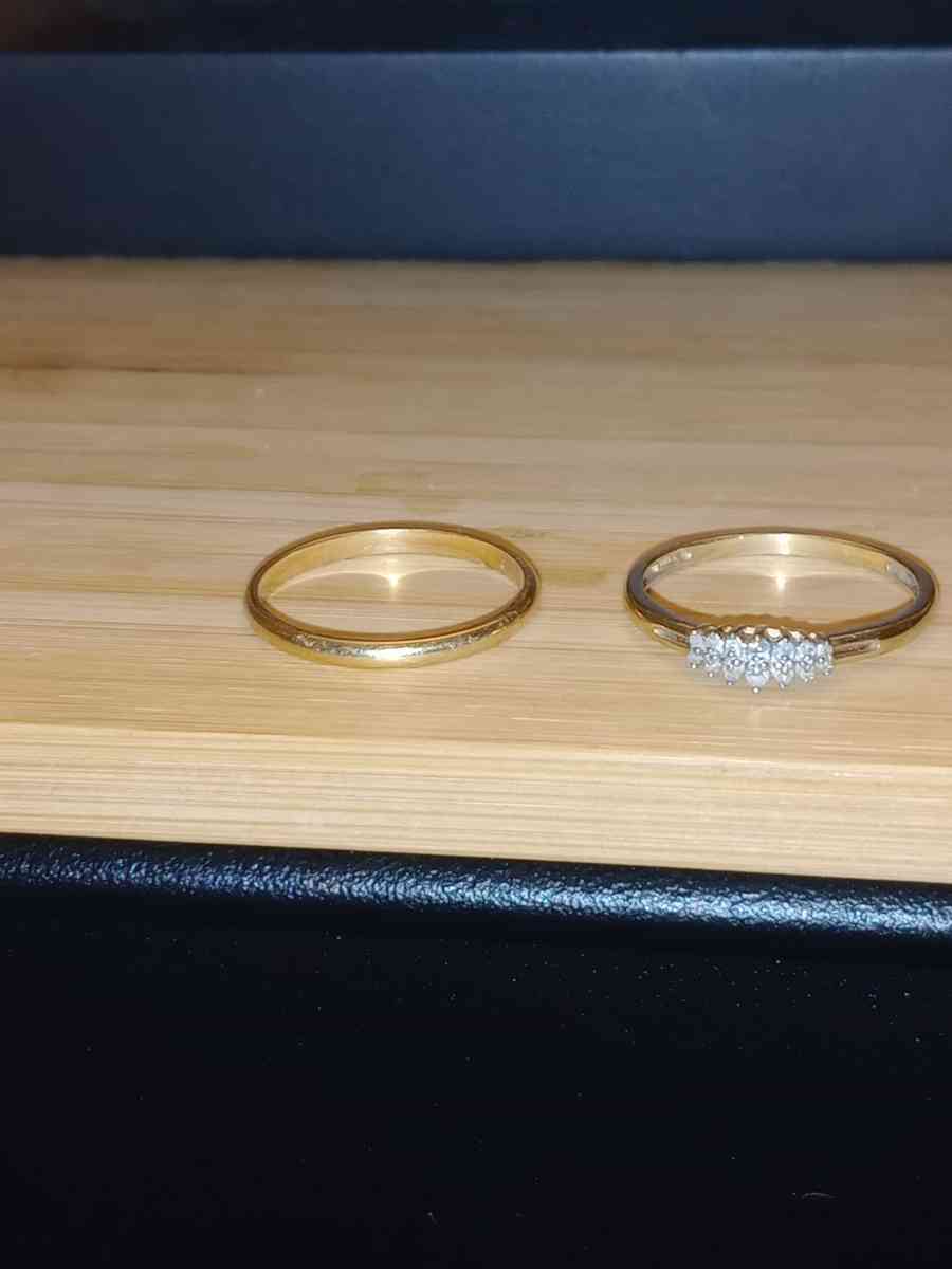 Womens Size 9 18K Wedding Set - Ellenwood, Georgia - FleaMarketBay