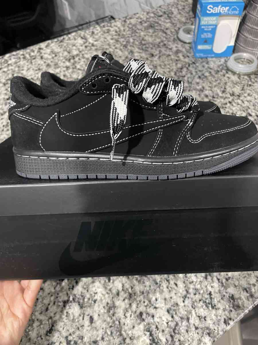 Travis Scott black phantom - Saint Cloud, Florida - FleaMarketBay
