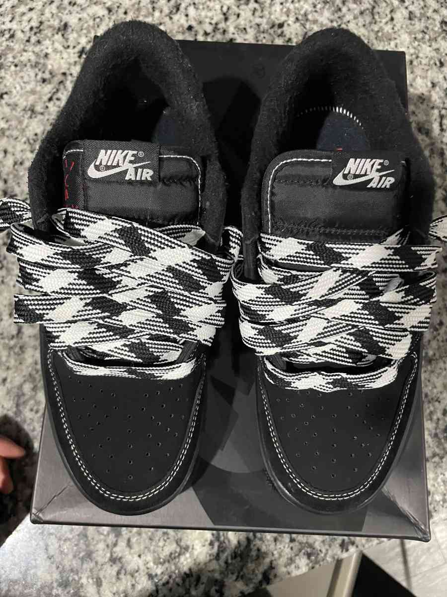 Travis Scott black phantom - Saint Cloud, Florida