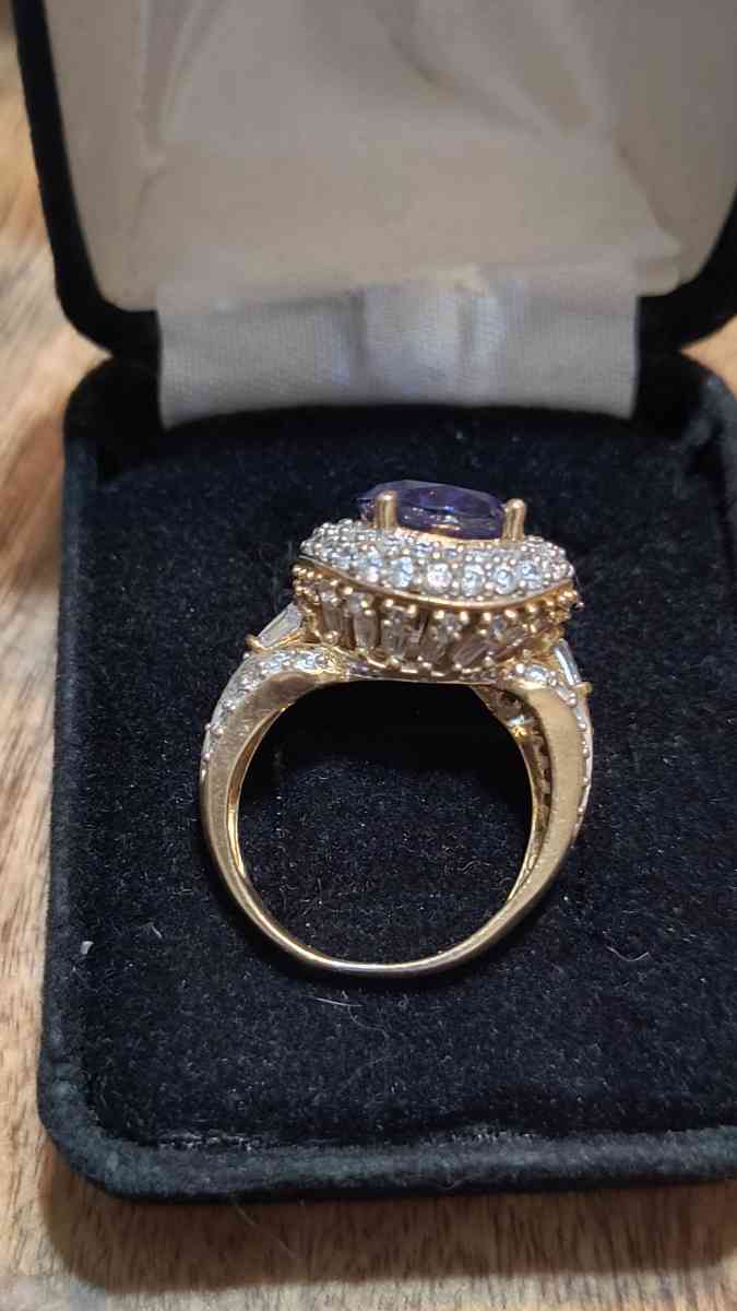 Stunning Cocktail Ring - Greenville, Illinois - FleaMarketBay