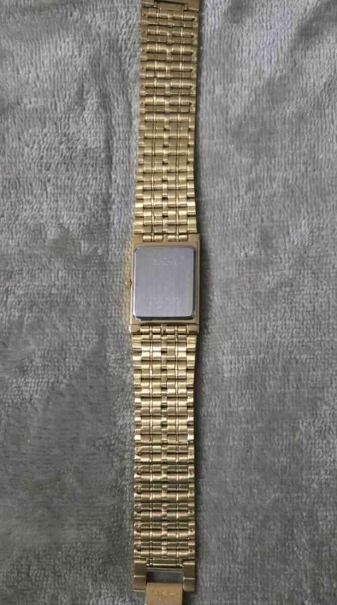 Bulova Gold Introducing A New Style From Modern Quadra Colle - Hialeah, Florida - FleaMarketBay