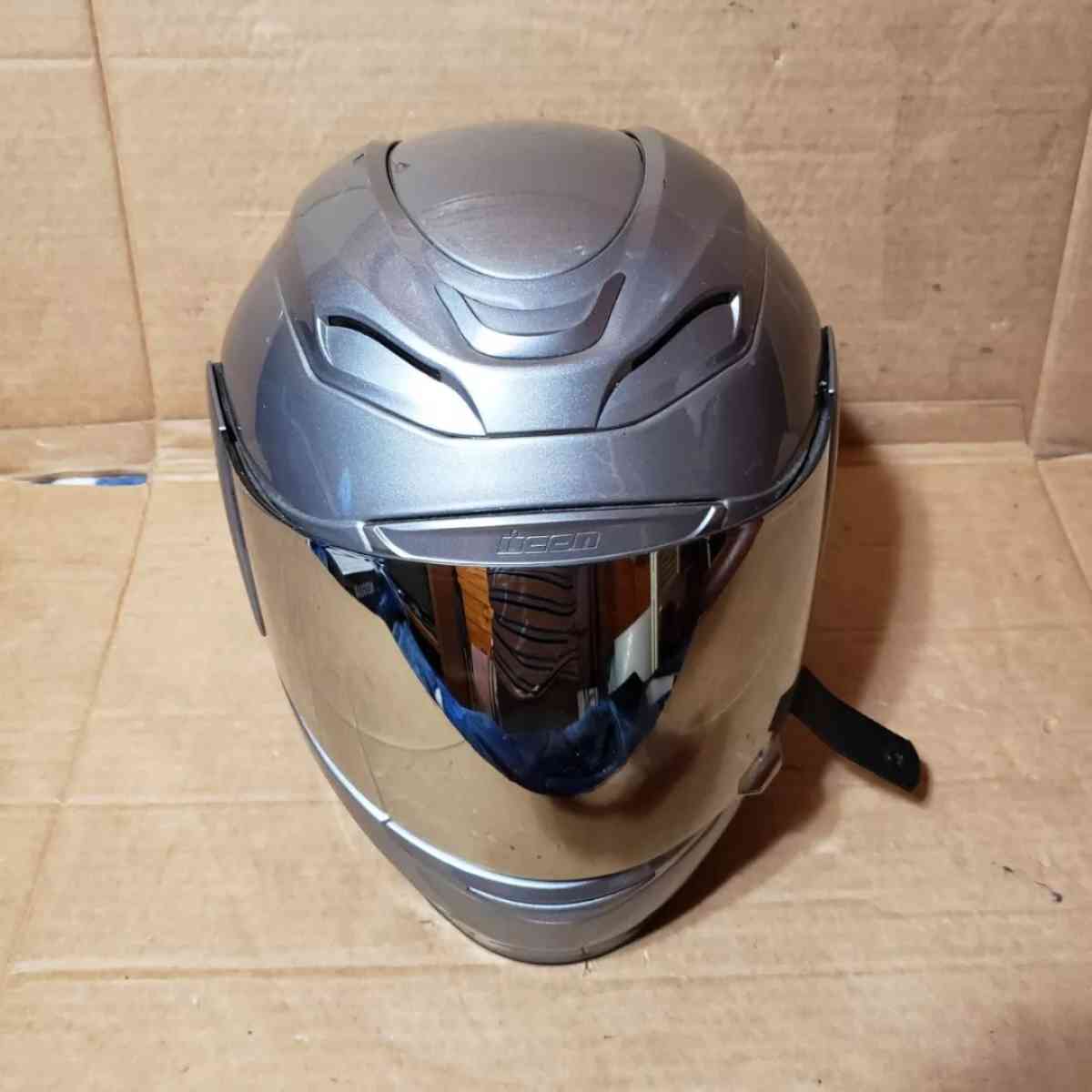 Icon Airmada Gloss Helmet Medallion Silver Medium Like New - San Antonio, Texas - FleaMarketBay
