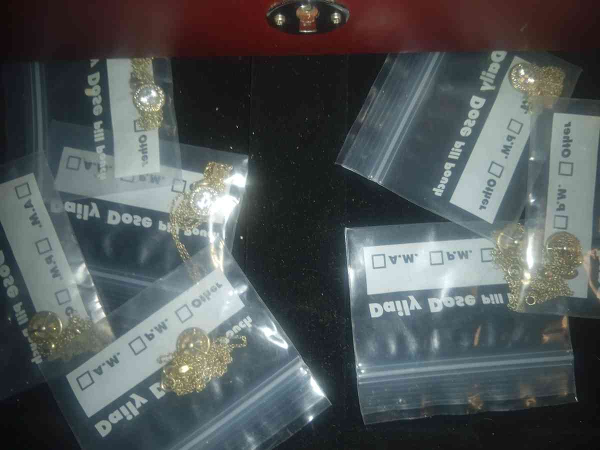 bunch of nice jewelry lots of real mostly silver - Akron, Ohio - FleaMarketBay