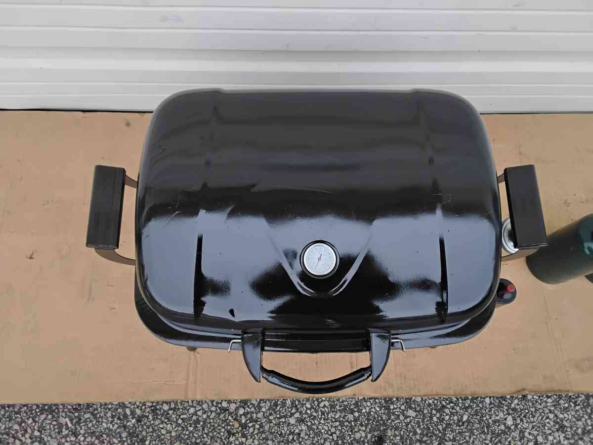 Black Portable Propane Gas Grill 2 Full Propane Tanks New - Williamstown, New Jersey - FleaMarketBay