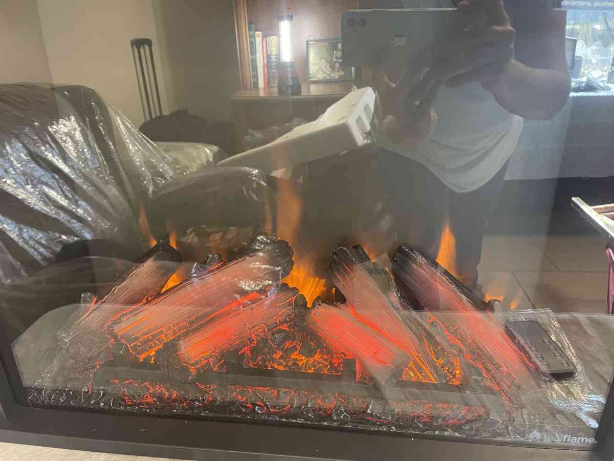 Brand New Real Flame Fire Place With Remote - Kissimmee, Florida - FleaMarketBay