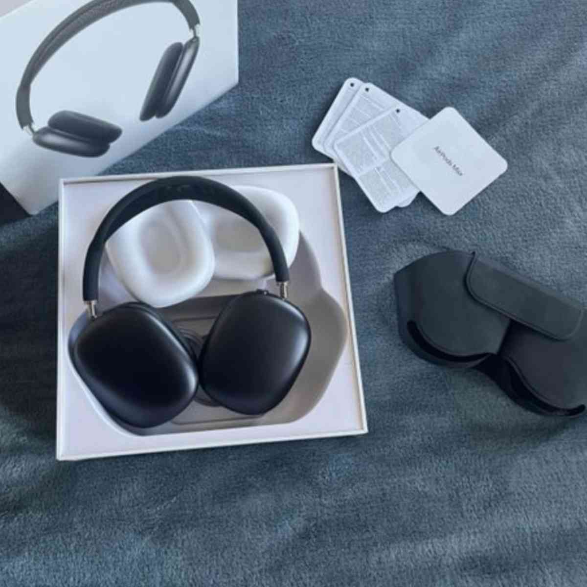 Apple Airpods Max - Danbury, Wisconsin - FleaMarketBay