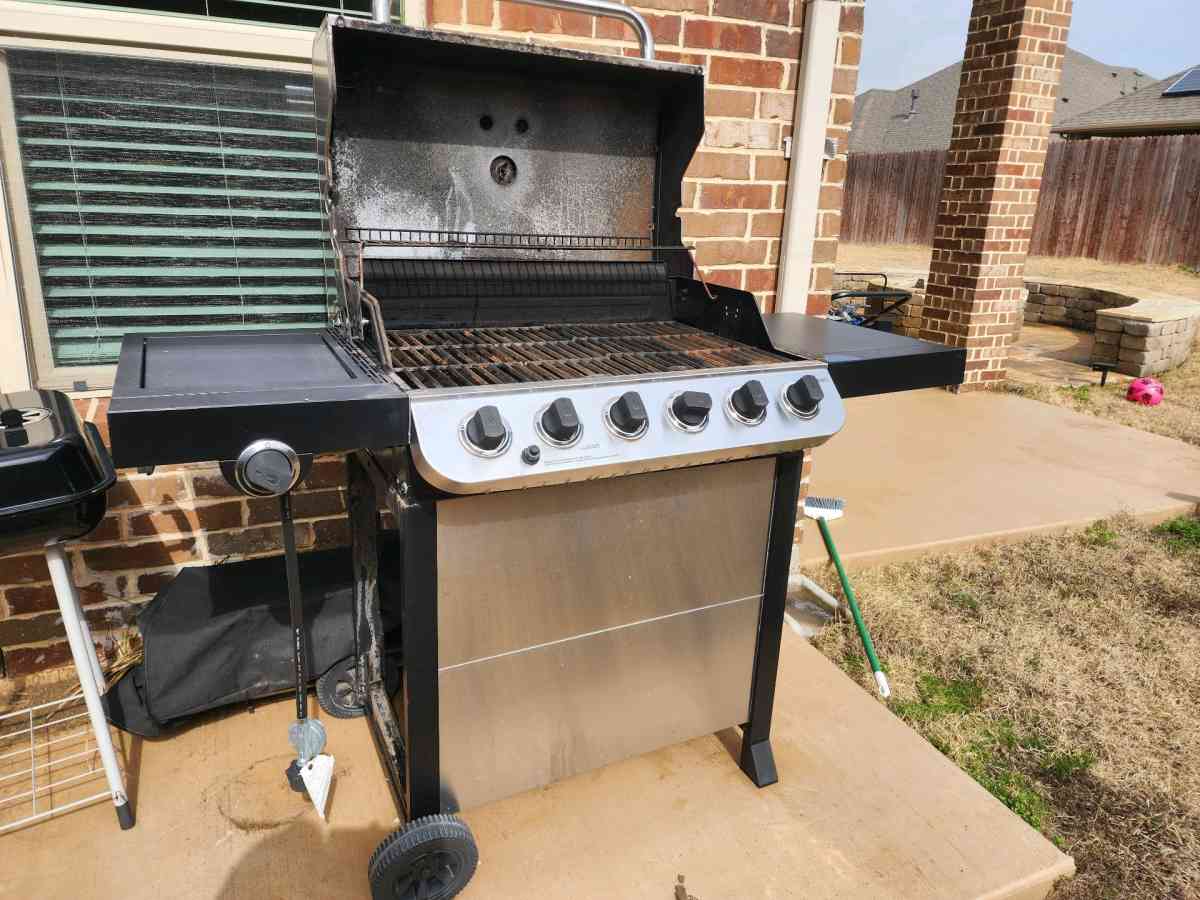 Charl Broil Grill - Arlington, Texas - FleaMarketBay