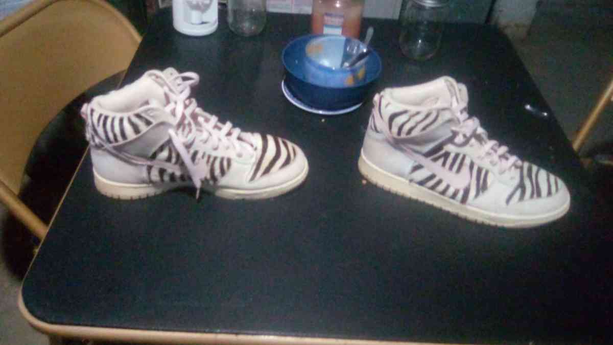 size 11 Nike zebra print shoes - Painesville, Ohio - FleaMarketBay