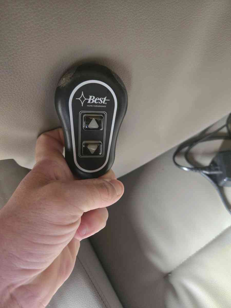 Electric Lift Chair - Coleman, Texas - FleaMarketBay