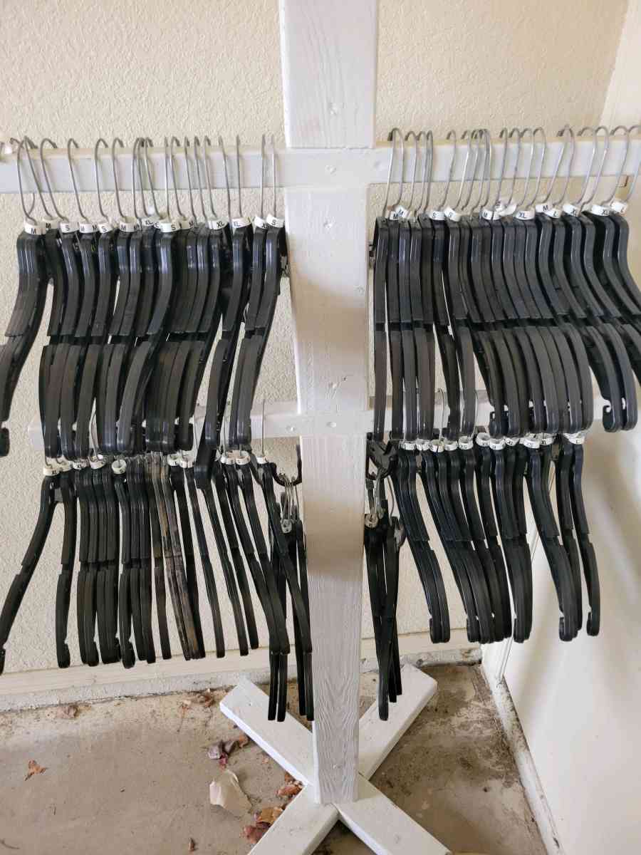 black retail hangers - Norman, Oklahoma - FleaMarketBay