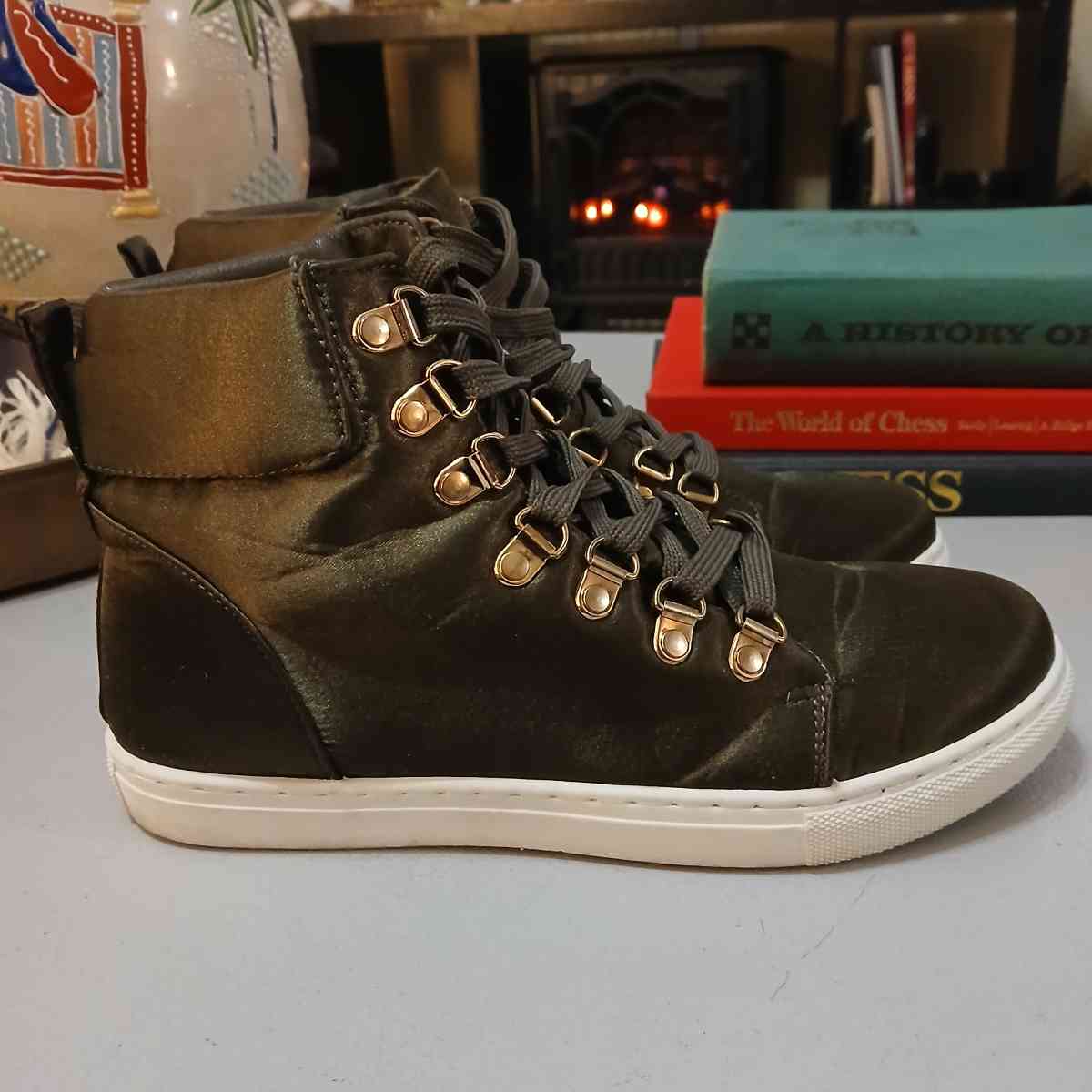 Jubilee Green Shoes for Women Size 9 - Indianapolis, Indiana - FleaMarketBay