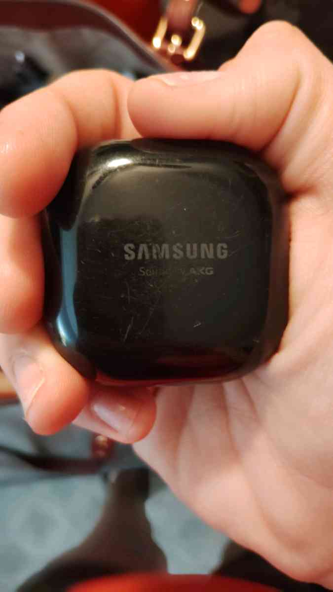 Samsung buds live noise canceling earbuds - North Fort Myers, Florida - FleaMarketBay