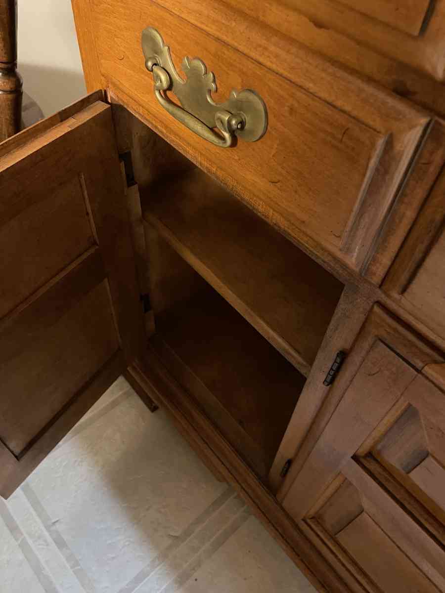 hutch - Burlington, Wisconsin - FleaMarketBay