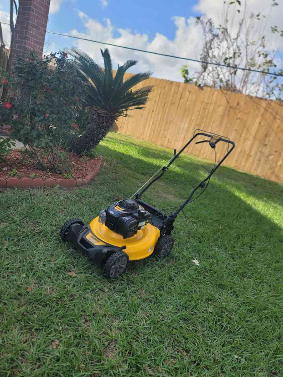 Cortadora de csped USADA de gasolina Dewalt 625ftlbs SelfPro - Houston, Texas - FleaMarketBay